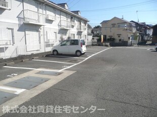 ドミール岩出の物件外観写真